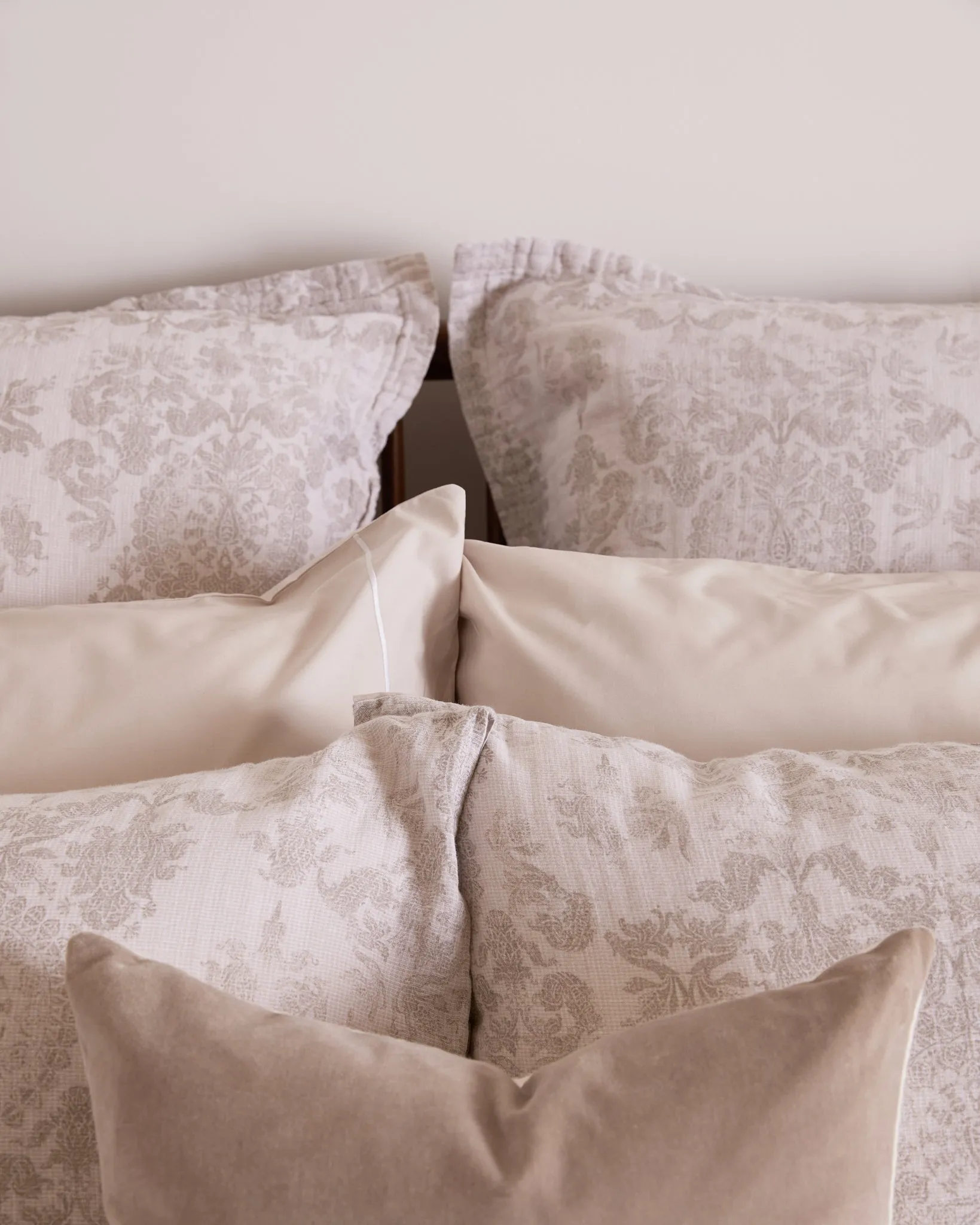 Foxford Standard Nacre Pillowcase with Rolenio
