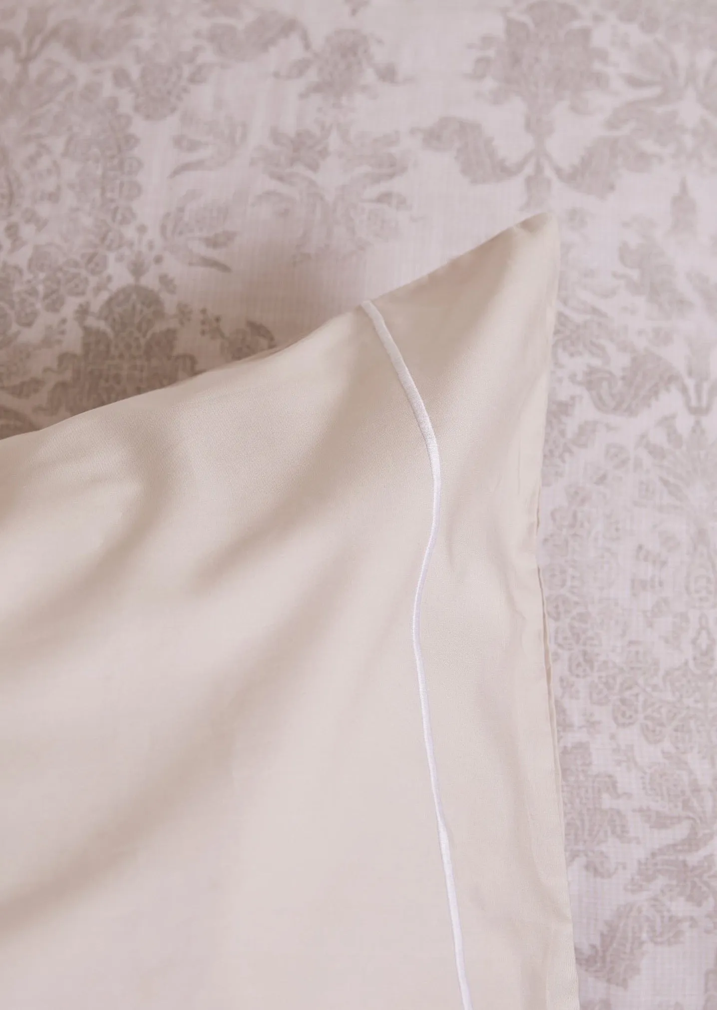 Foxford Standard Nacre Pillowcase with Rolenio
