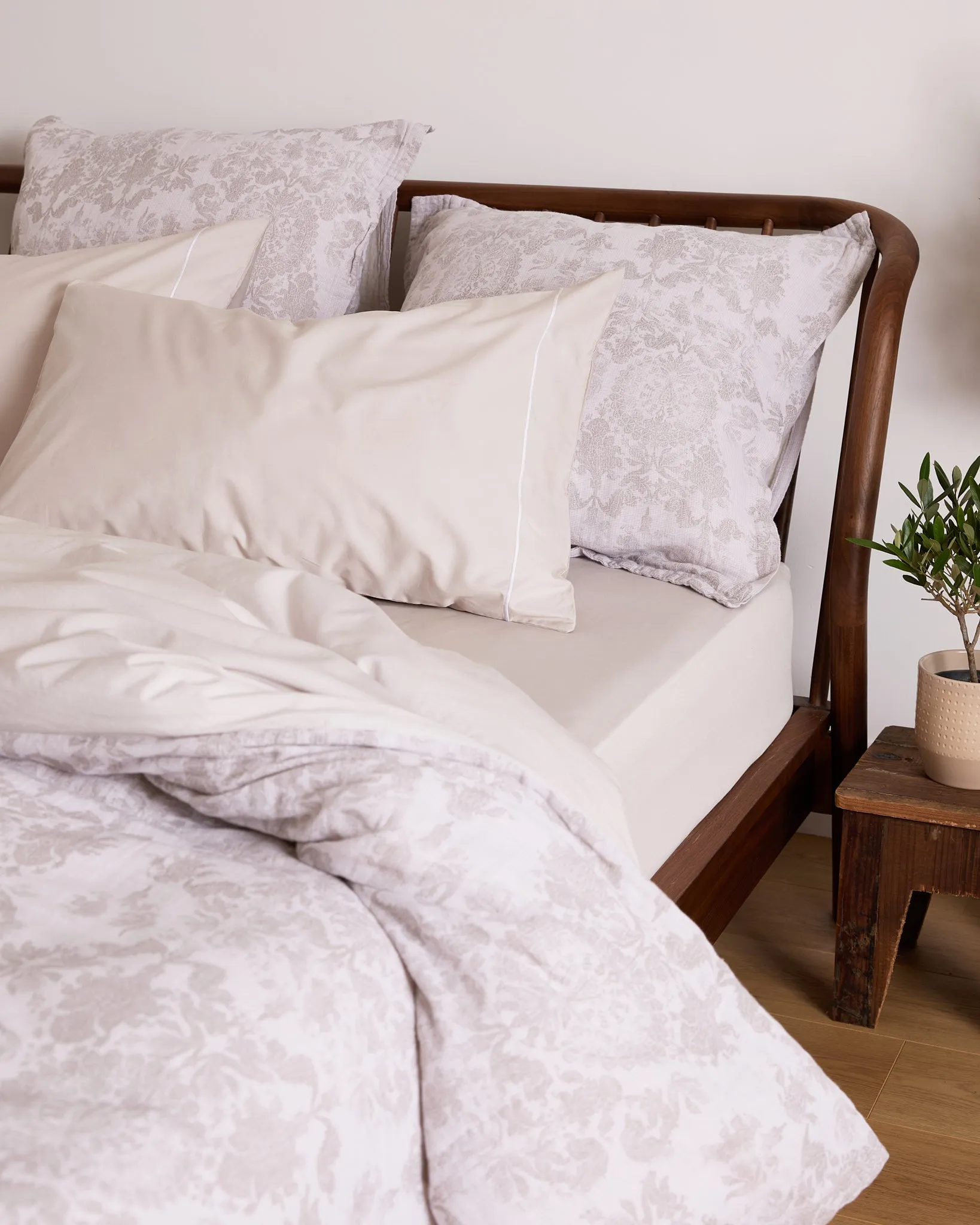 Foxford Standard Nacre Pillowcase with Rolenio