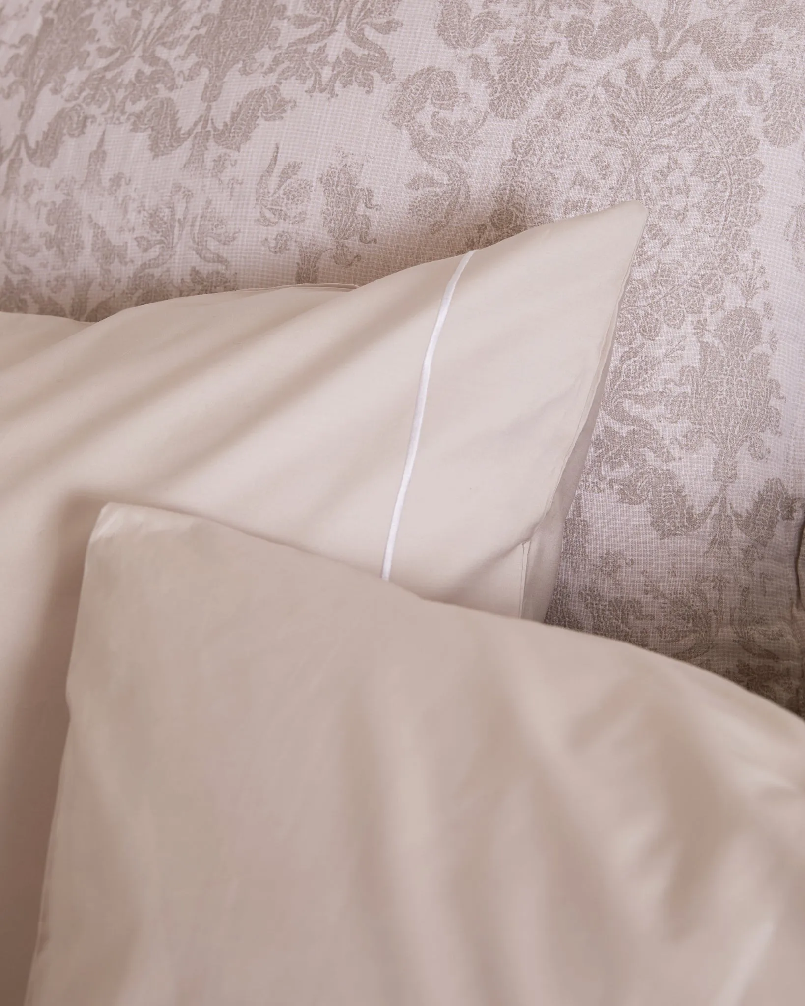 Foxford Standard Nacre Pillowcase with Rolenio